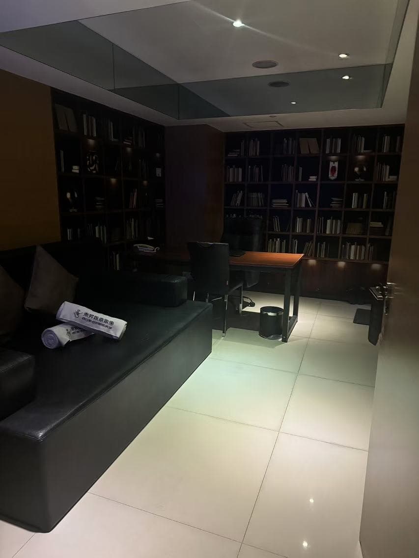 East Castle Spa プライベートライブラリー・ルームの館内写真